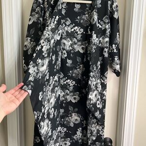 LuLaRoe Monochrome Floral Kimono